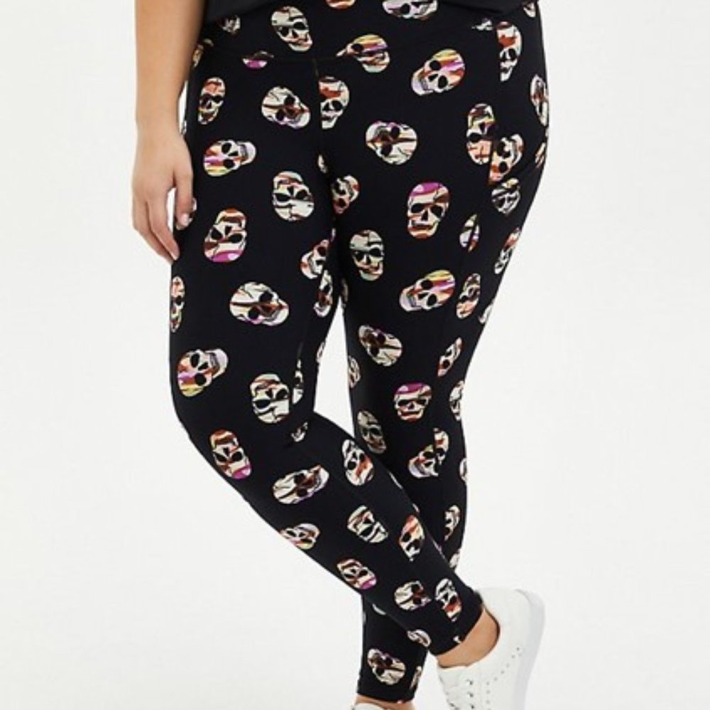 TORRID BLACK CAMO SKULL WICKING ACTIVE LEGGING NWT